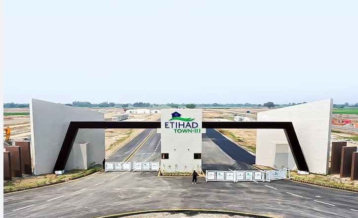 Etihad Town Phase III — Pine Avenue, Lahore